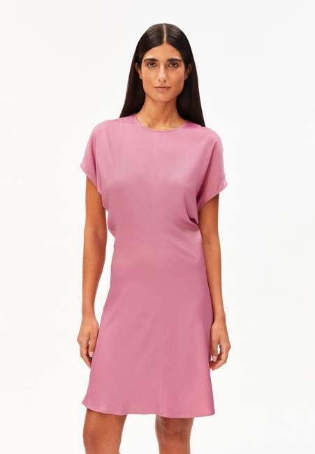 SATIN FLEDERMAUSÄRMEL MINI-KLEID
