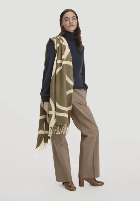 Scarf with signé made of pure new wool
