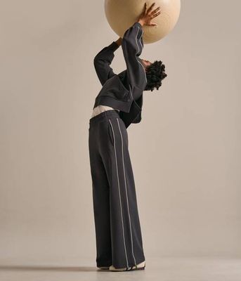 Jogginghose mit weitem Bein und Paspelierung