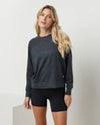 Long-Sleeve Halo Crew | Charcoal Heather Grey Pullover | Vuori