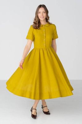 Klassisch — Kurzärmliges Leinenkleid mit Peter-Pan-Kragen