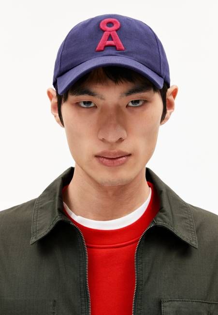 YENAAS LOGAA | tinted navy-scarlet red