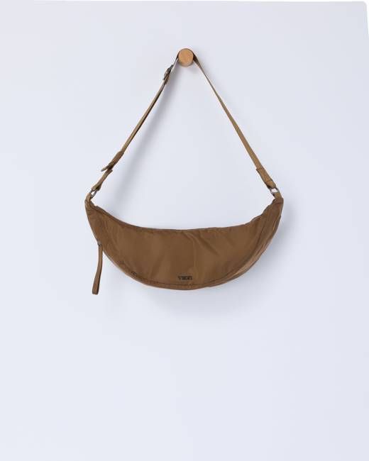Vuori Vuori Arden Crescent Sling – Bourbon Sling Bag – Vuori