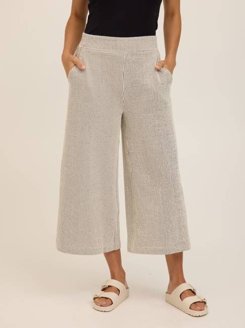 Alora Stretch Seersucker Capri Pant