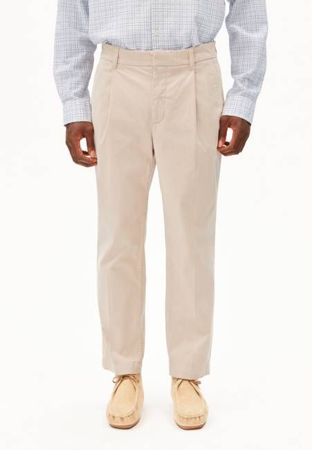 TAAMIR PLEATED CHINOS | sandstone