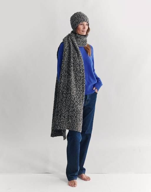 The Border Cable Scarf - Black Twist