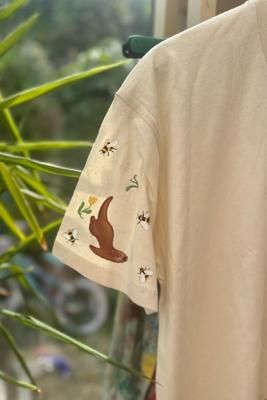Otters & tulips T-shirt