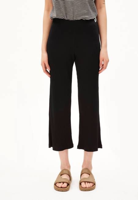 NIAAN| black