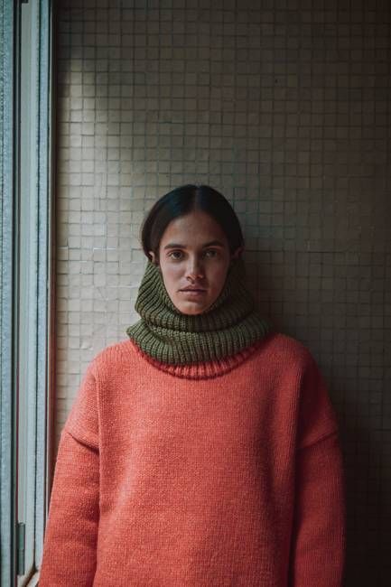 AMANDINE Neckwarmer Scarf in Merino Wool - Olive Green