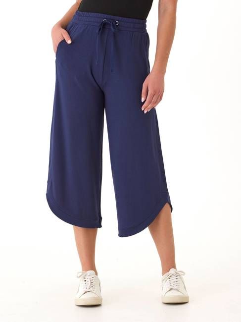 Kellyna Modal Terry Capri Dolphin Pant