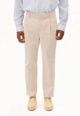 TAAMIR PLISSIERTE CHINOS | Sandstein