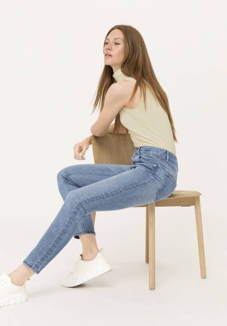 HANNA High Rise Mom jeans made from organic denim