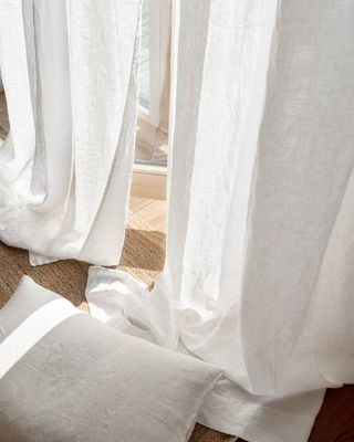 Mid-weight Curtains in white multi-functional tape