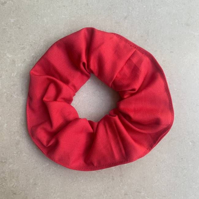 Scrunchie in red organic cotton