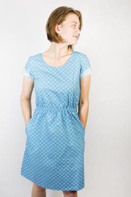 Bio Kleid Somrig Blumen lichtblau - Größen XS & S