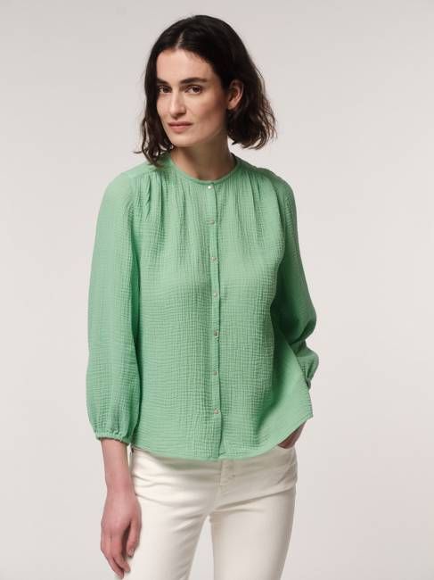 Blouse with structure