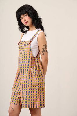 Alya - Latzhose aus Viskose mit sommerlichem Karomuster