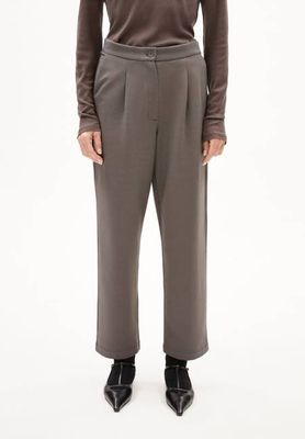 LIRAA LOU | iron cast