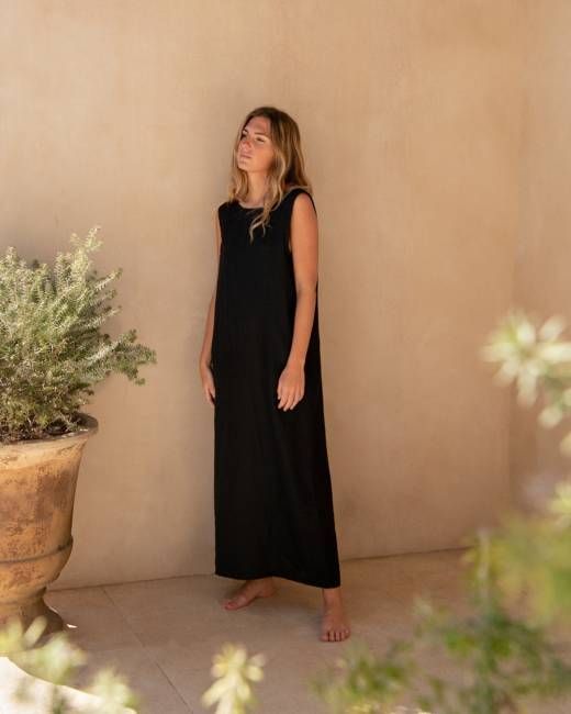 Carmen - Linen Dress in Black
