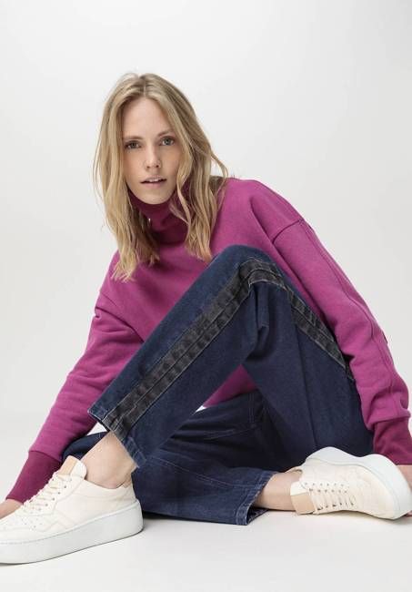 NELE Mid Rise Barrel Leg jeans made from organic denim