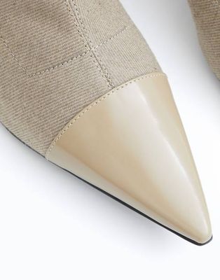 Stiefelette Pointy Kitten aus Stretch-Denim