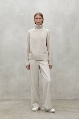 BEIGE CAQUI TURTLENECK