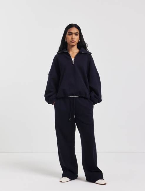 Straight Leg Sweatpant in Darkest Navy