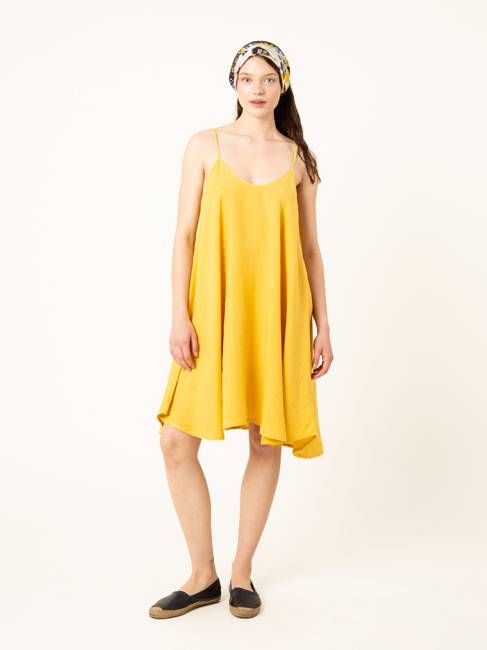 VESTIDO DE TIRANTES OLIVIA MOSTAZA LINO