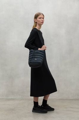 NAVY BLUE PAD BUCKET BAG