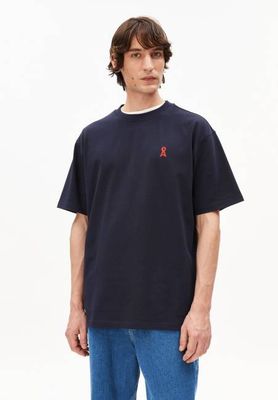 MAARKOS WECHSELT DAS T-SHIRT