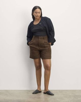 The Linen Way-High® Drape Short | Cocoa / Black