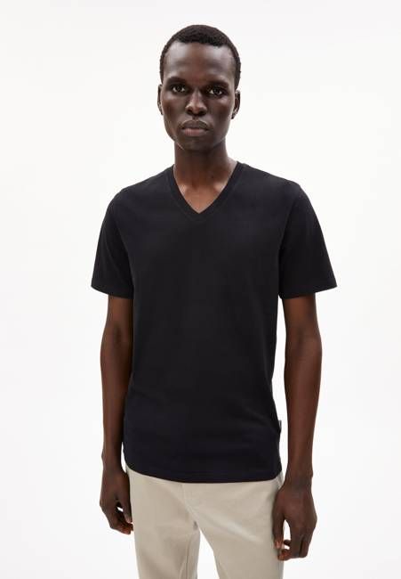 JAAMES V-NECK | black