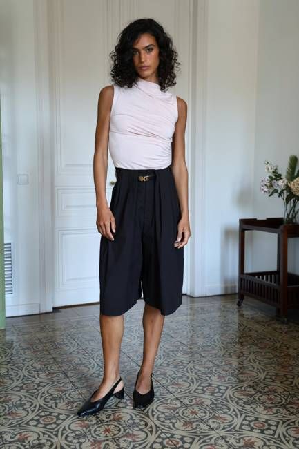 Juniper Pleated Short In Black