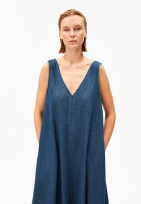 DENIM V-NECK MIDI DRESS | eau