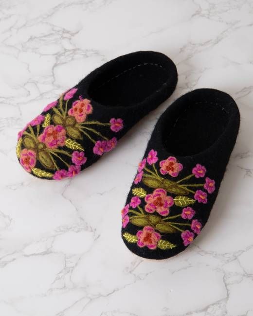 Black - Floral Slipper - French Knot