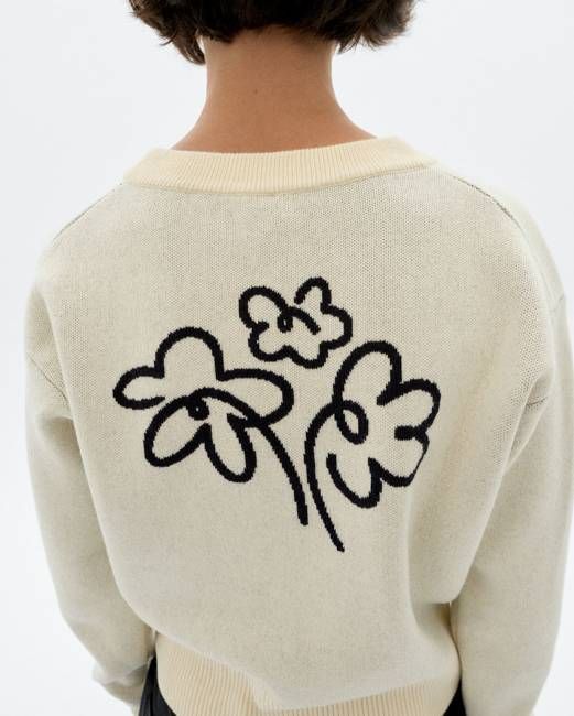 Ecru knitted flower Philis sweater