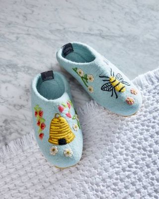French Knot X PF - Sweet Bee Slipper - Soft Blue