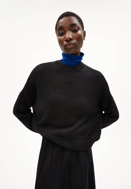 SURI INARAA| black