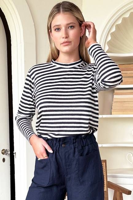 Essential Crew - Thin Navy Stripe