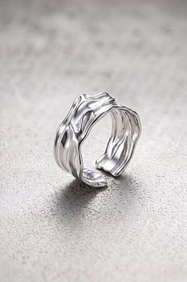 The Sculpted Wave Ring