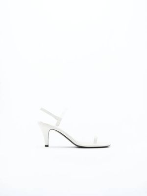 Sandalen mit Zehenriemen