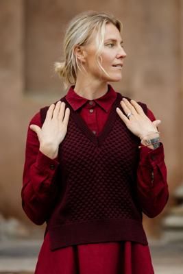 Elaine – Merino Wool Vest with V-Neckline