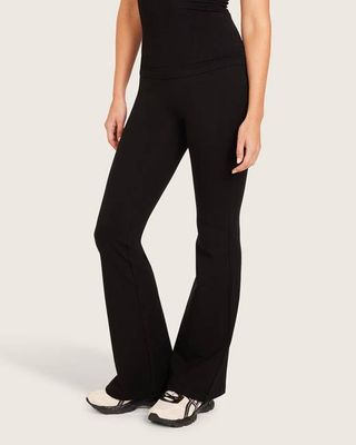 Flare-Hose mit hoher Taille — Regulär — Schwarz