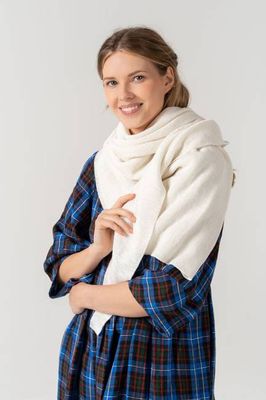 Elaine – Soft Cotton-Linen Triangle Scarf