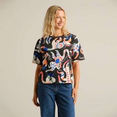 DEDICATED - T-shirt Vadstena Magic Cats Multi Color