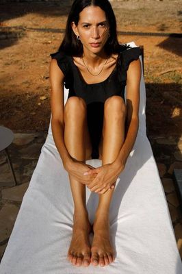 The Jeanne Ruffled Top in black