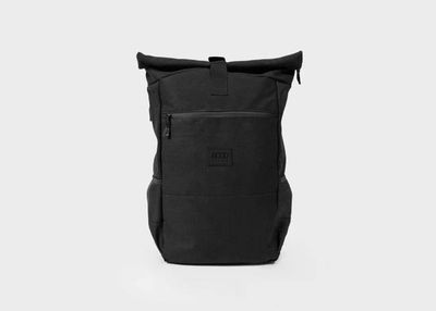 Rolltop-Rucksack aus Hanf für den Alltag in Vollschwarz
