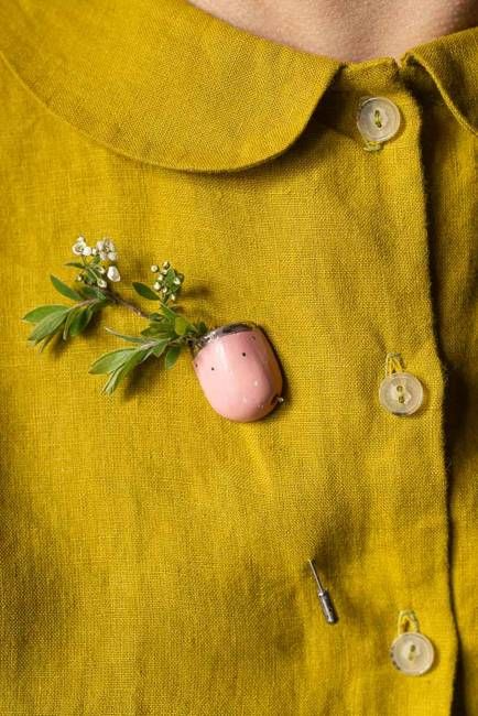 Porcelain Flower Pocket