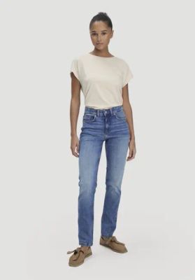 LEA Slim jeans made from organic denim