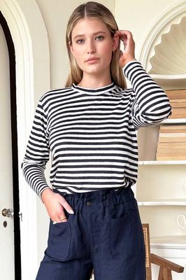 Essential Crew - Thin Navy Stripe